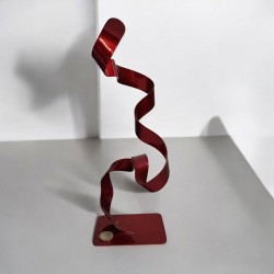 sculpture abstraite métal rouge