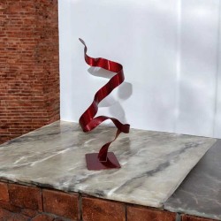 sculpture abstraite métal rouge