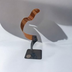sculpture abstraite orange et noir
