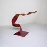 sculpture abstraite en métal orange et rouge