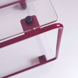 Bout de canapé petit guéridon design artisanale crée et fabriquée en France, plexiglas et métal peint rose Fushia