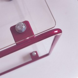 Bout de canapé petit guéridon design artisanale crée et fabriquée en France, plexiglas et métal peint rose Fushia