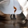 sculpture abstraite en métal orange et noire