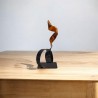 sculpture abstraite en métal orange et noire
