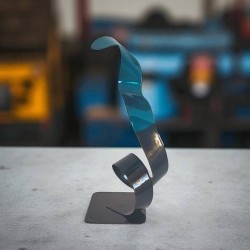 sculpture abstraite métal noir et turquoise