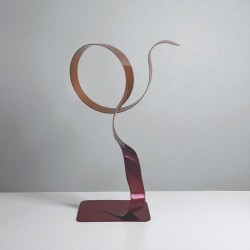 sculpture métal ruban torsadé rouge et orange