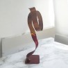 sculpture métal ruban torsadé rouge et orange