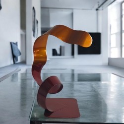 sculpture abstraite métal orange et rouge