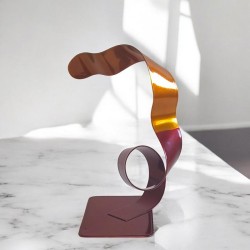 sculpture abstraite métal orange et rouge