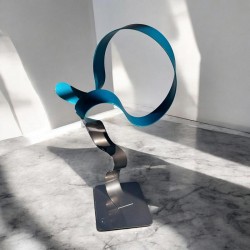 sculpture métal ruban torsadé turquoise et noir