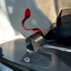 sculpture abstraite métal noir et rouge