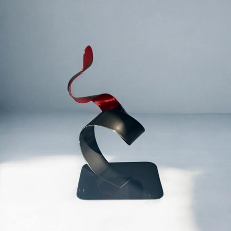 sculpture abstraite métal noir et rouge sculpture abstraite métal noir et rouge