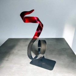 sculpture abstraite métal rouge noir
