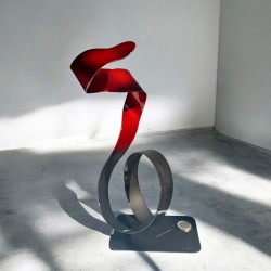 sculpture abstraite métal rouge noir