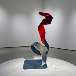 sculpture abstraite métal rouge noir