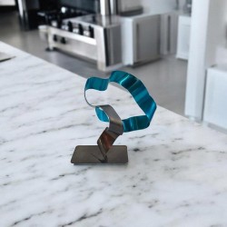 sculpture métal ruban torsadé turquoise et noir
