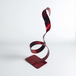 sculpture abstraite métal rouge