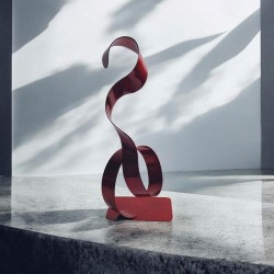 sculpture abstraite métal rouge