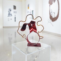 sculpture abstraite métal rouge et orange