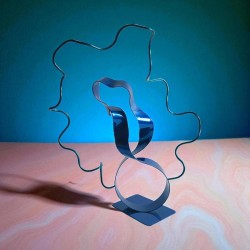 sculpture abstraite métal bleu marine et bleu turquoise