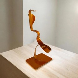 sculpture abstraite cobra orange