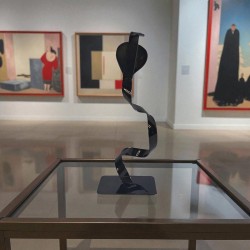 sculpture abstraite cobra noir