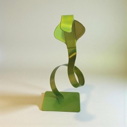 sculpture abstraite serpent en métal vert anis