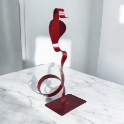 sculpture cobra stylisé rouge