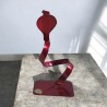 sculpture serpent naja stylisé rouge