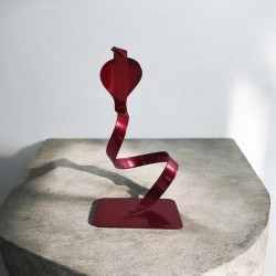 sculpture serpent naja stylisé rouge