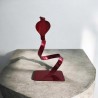 sculpture serpent naja stylisé rouge
