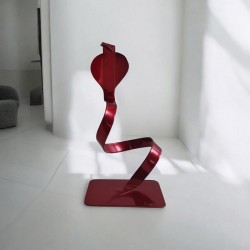 sculpture serpent naja stylisé rouge