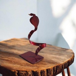 sculpture serpent naja stylisé rouge