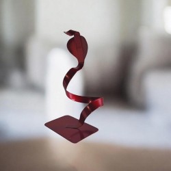 sculpture serpent naja stylisé rouge