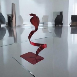 sculpture serpent naja stylisé rouge