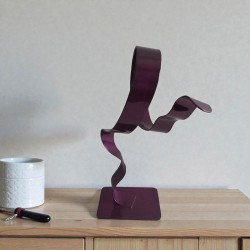sculpture abstraite métal violet