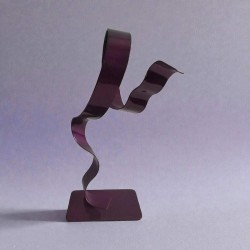sculpture abstraite métal violet