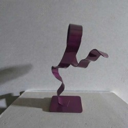 sculpture abstraite métal violet