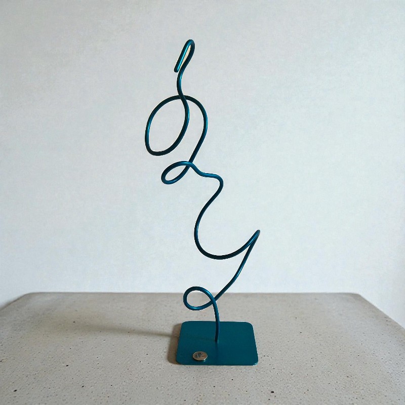 Création et fabrication artisanale en France. Sculpture abstraite en métal NaguraDesign, couleur bleu turquoise. 48X15X15 cm.