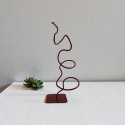 sculpture abstraite métal rouge