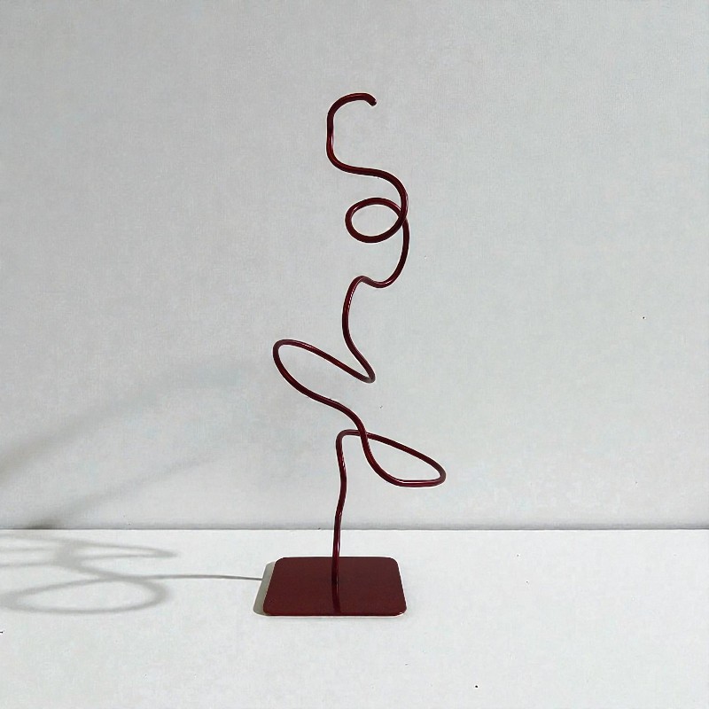 sculpture abstraite métal rouge