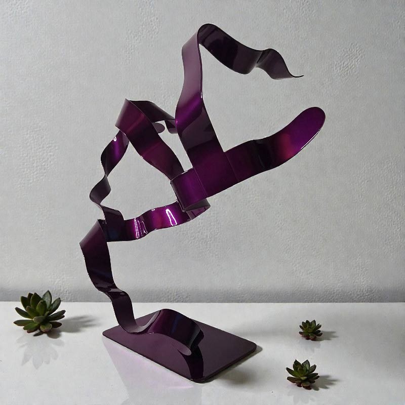 sculpture abstraite métal violet