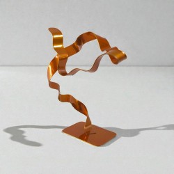 sculpture abstraite métal orange