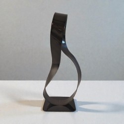 sculpture ruban de Mobius noire