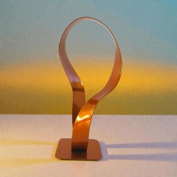 sculpture ruban de Mobius orange