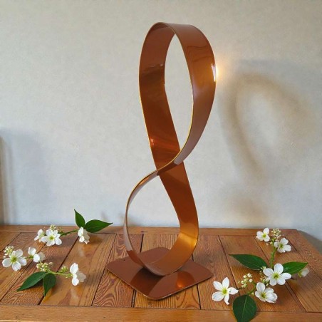 sculpture ruban de Mobius orange