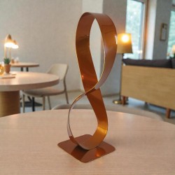 sculpture ruban de Mobius orange