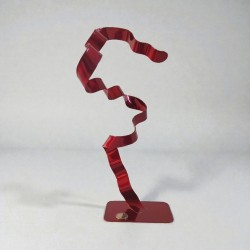 sculpture abstraite métal rouge