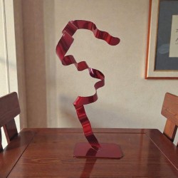 sculpture abstraite métal rouge
