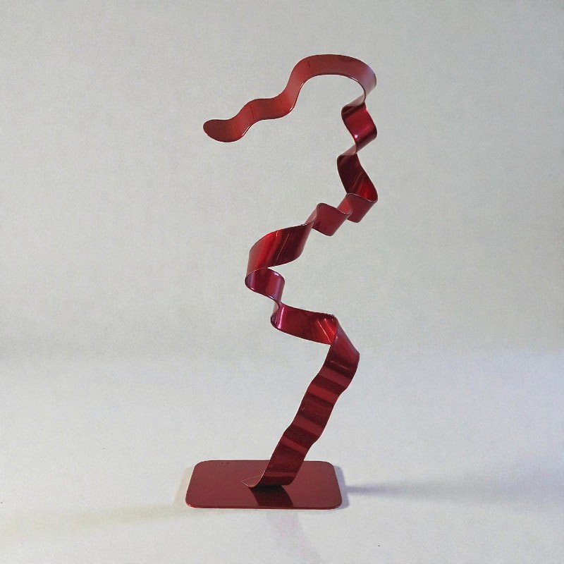 sculpture abstraite métal rouge